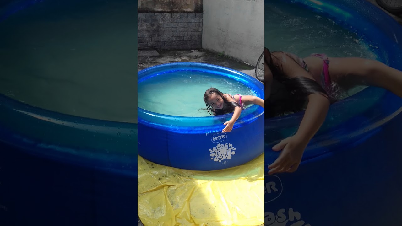 Victoria na piscina com 5 anos.😆