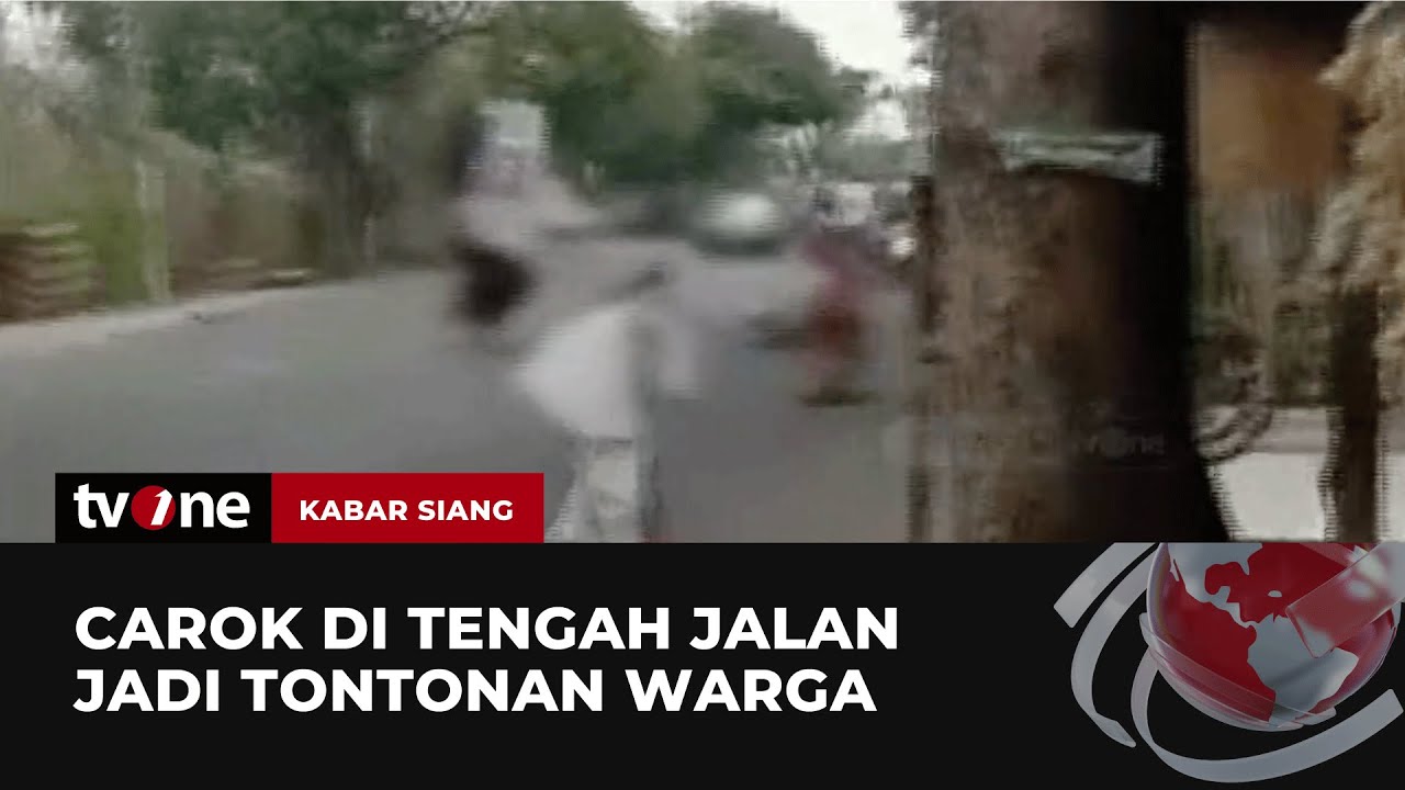 Video Amatir Detik-detik Carok Satu Lawan Dua Orang di Bangkalan | Kabar Siang tvOne