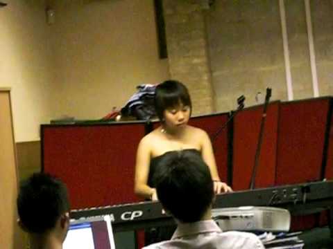 Vietnamese show- Cam Anh(organ)