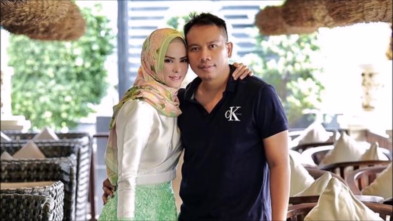 Viral !!! Kemesraan Vicky Prasetyo dan Angel Lelga , #SOSWEET