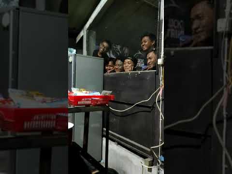 VIRAL!! PENJAGA WARUNG CANTIK