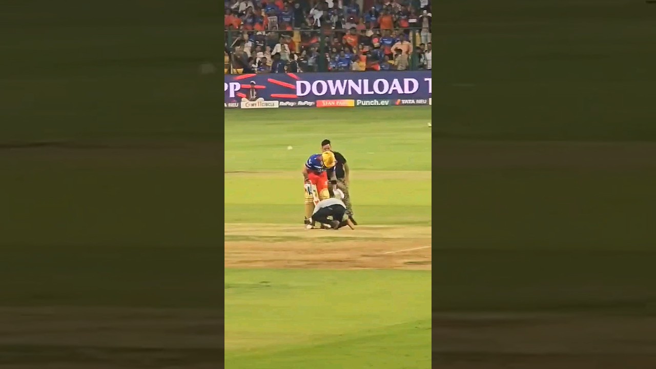 Virat Kohli Fan Enter in Ground and Touching Feets 😍 #viratkohli #viratfan #rohit