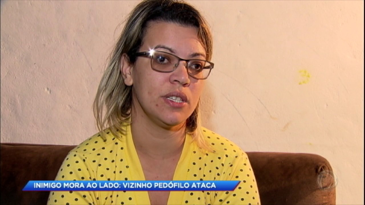 Vizinho pedófilo abusa de três crianças e foge