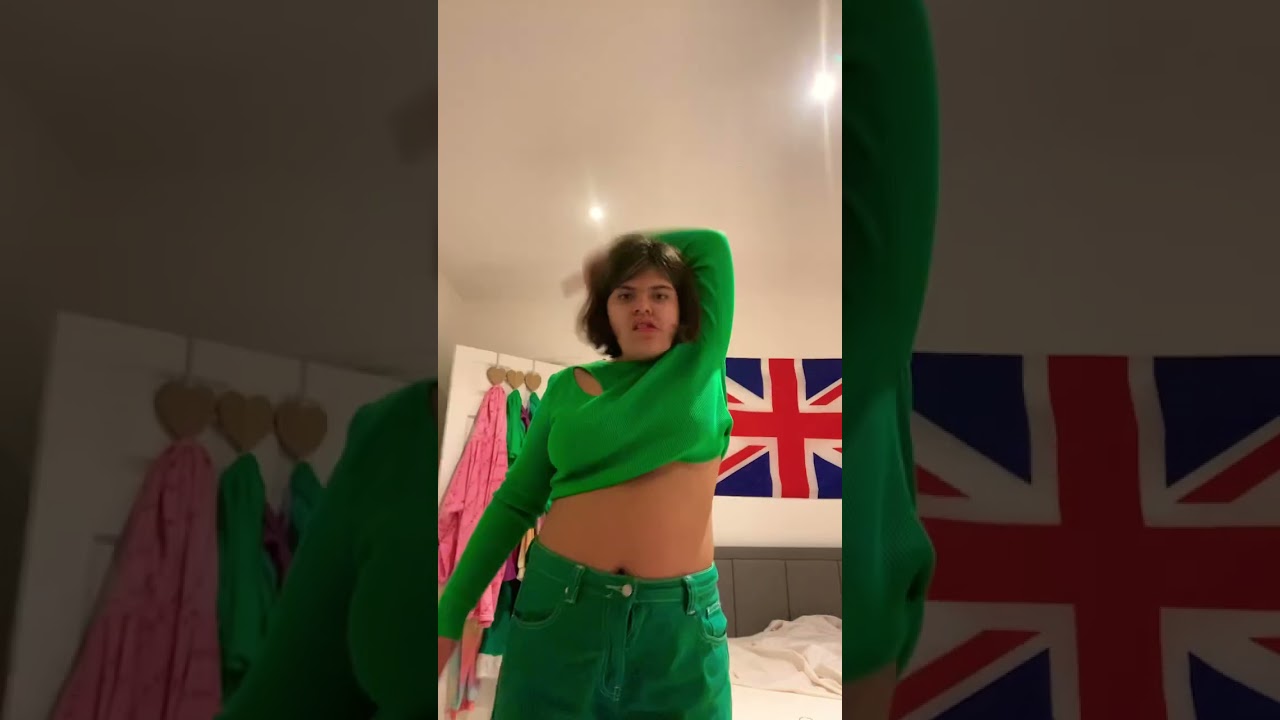 Vocês gostaram da minha roupa nova escreva dos comentários ￼