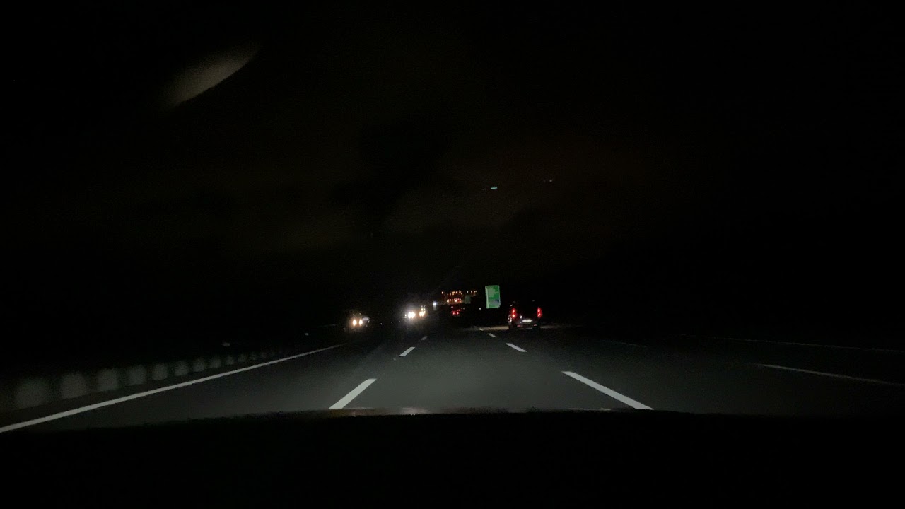 Volvo S90 gece sürüşü son hız