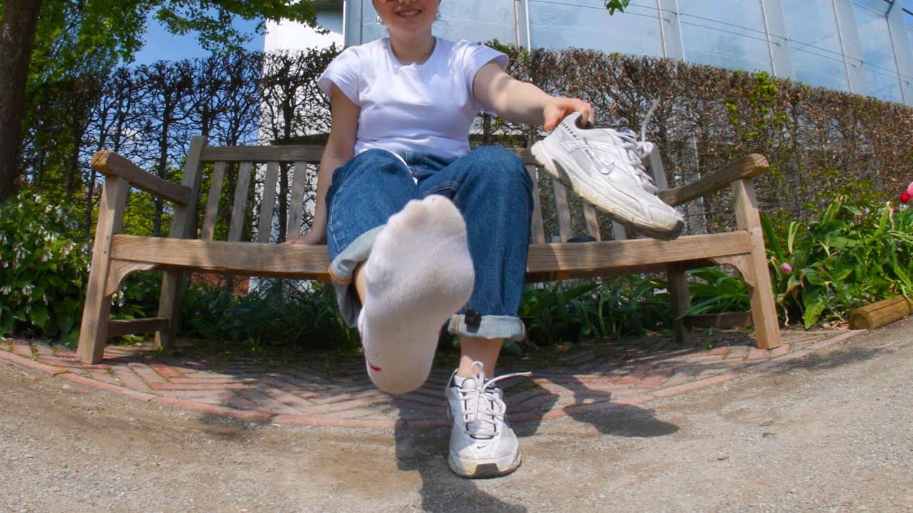VR 8k | Preparing for filming with Selena, she wears her Nikes with Dirty Sweaty Socks shoeplay