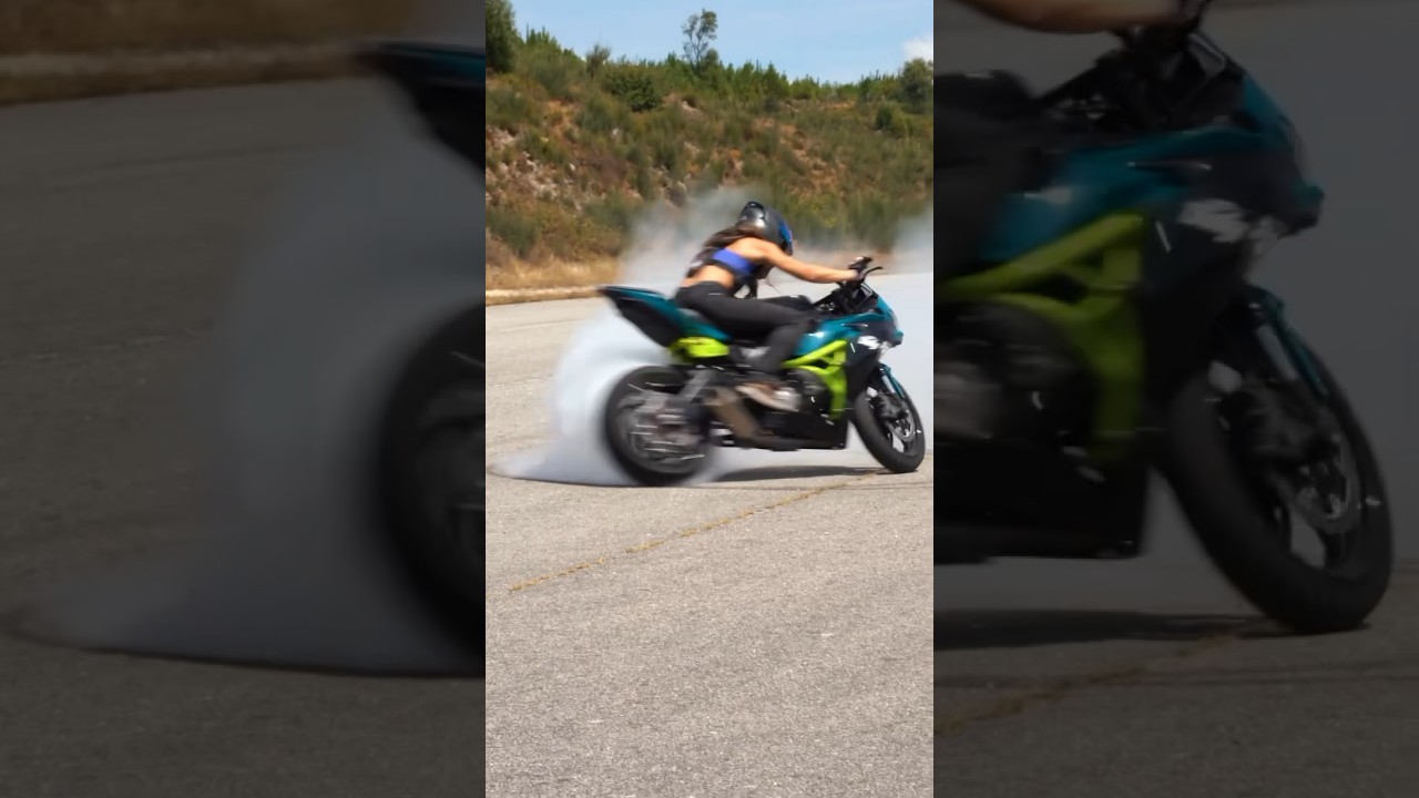 WAAATAAAATAAAA 💨  and happy good weekend 😉 #stunt  #bikergirl  #bike  #motorcycle  #drift  #girl
