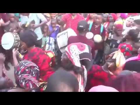 wadada wa tandale wavua nguo na kubaki uchi wa mnyama wamwaga radh #uswazitv  #uswazi
