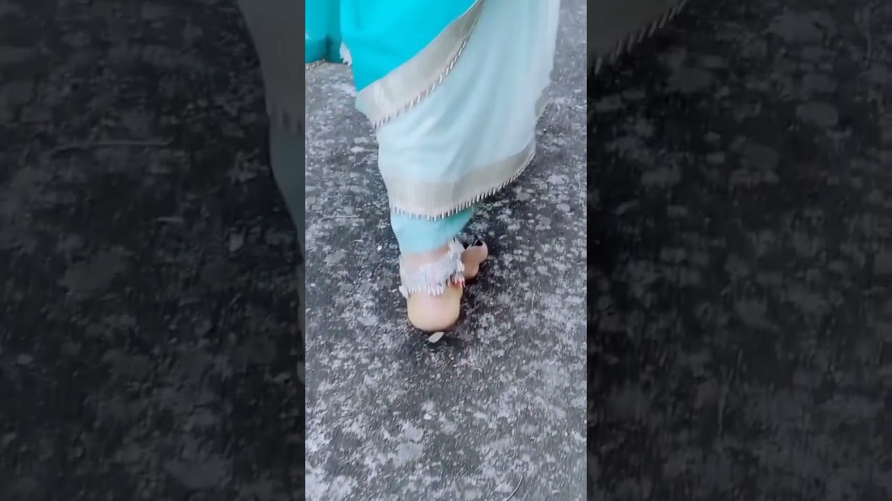 walking saree