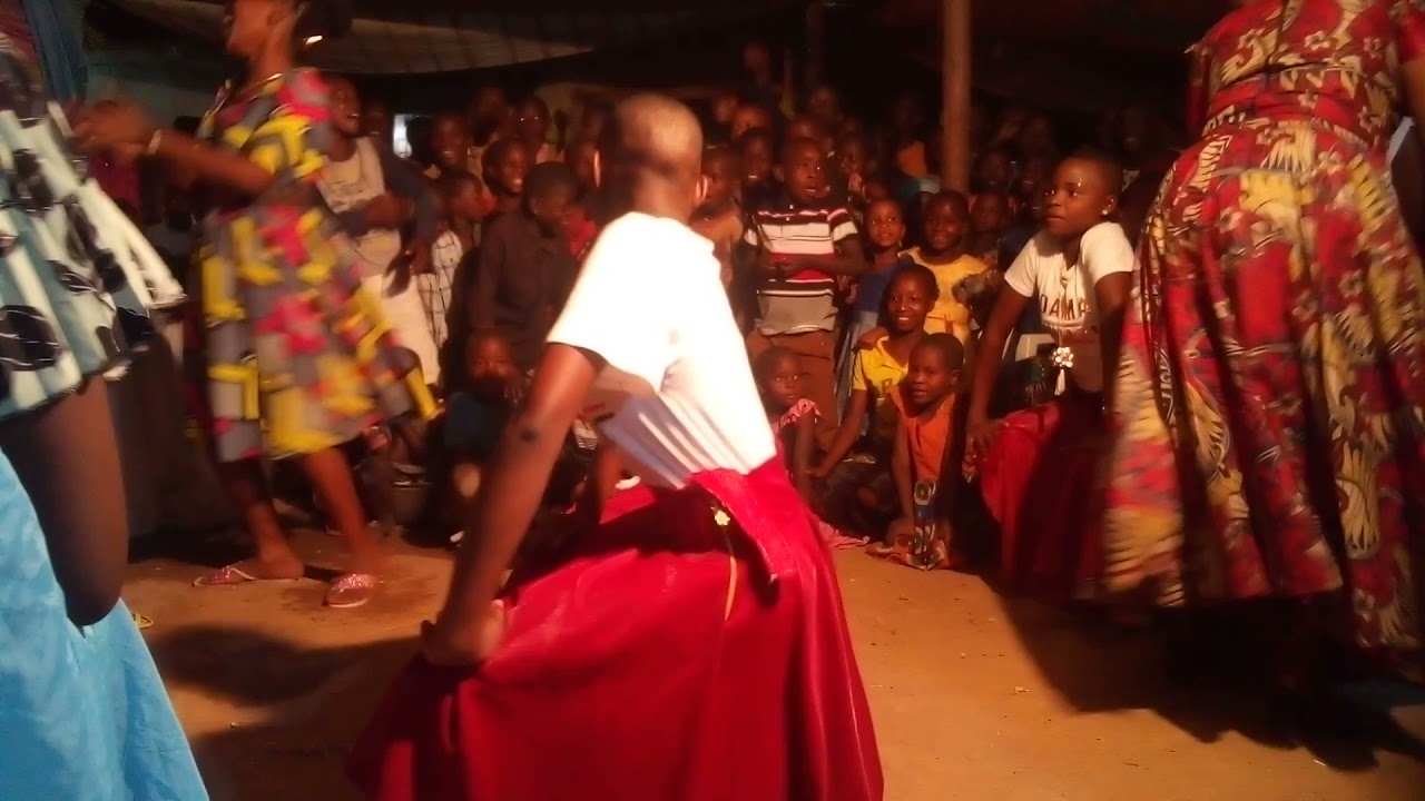 Wanafunzi wakikata mauno