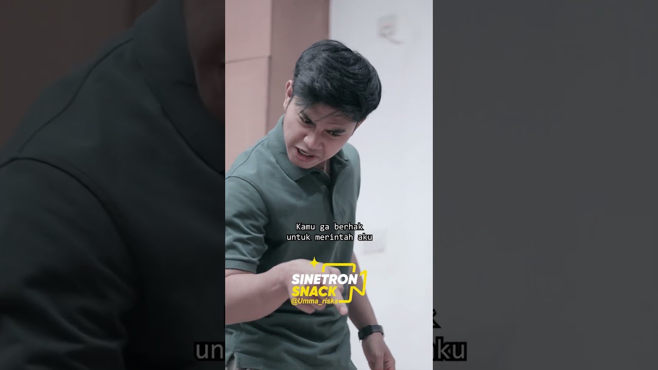 WANITA BERHIJAB INI NEKAT BUKA BAJU DIDEPAN BANYAK ORANG!