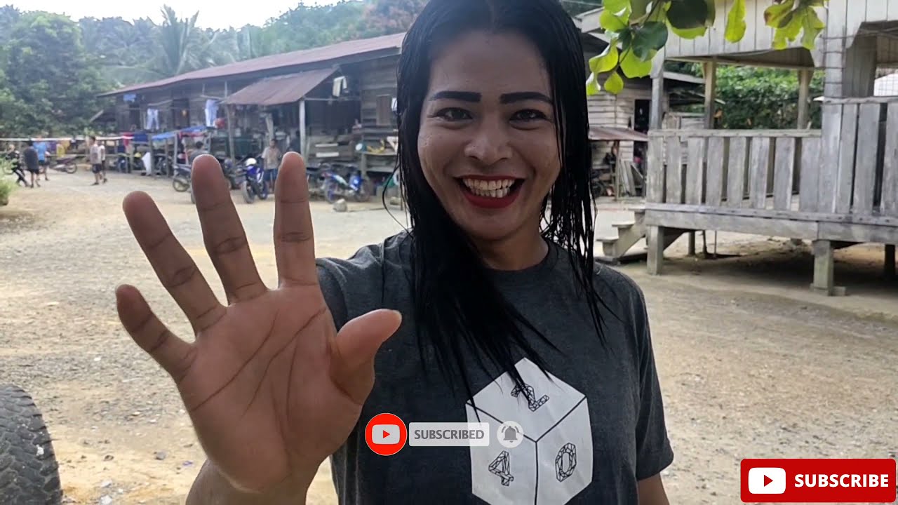 Waria EKA BIRANY SWEET juga bisa memijat lhoo... ada yang mau pijat