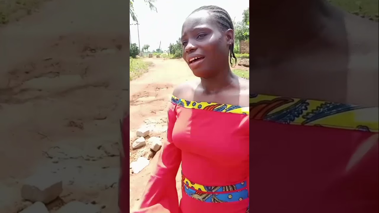 watch how this girls fight over boyfriend wahala for people wey don chop belle full 😂🙄🙄