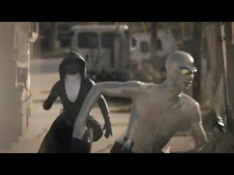 Watchmen S01E04 - Sister Night chasing 