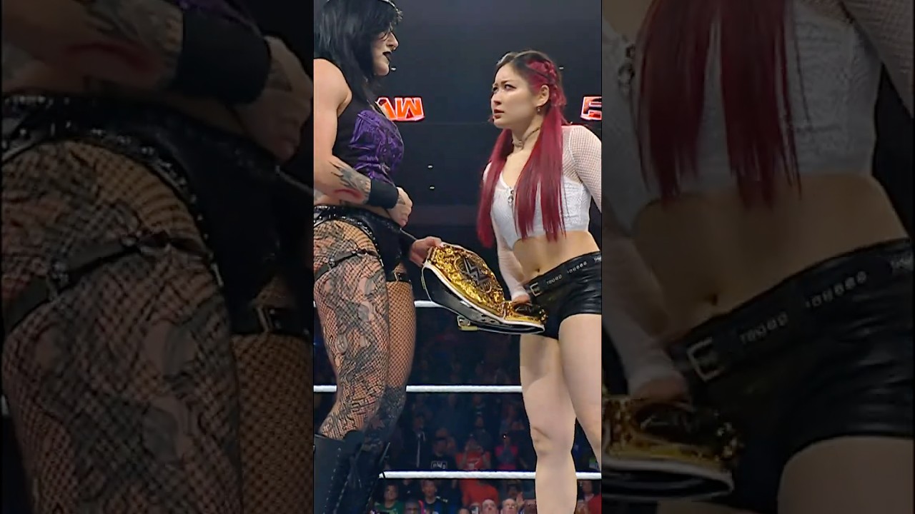 Well what do we have here… 👀 #WWERaw
