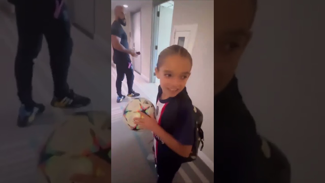 Wesley Sneijder's child meeting Messi is the most wholesome video (via yolanthecabau/IG) #shorts