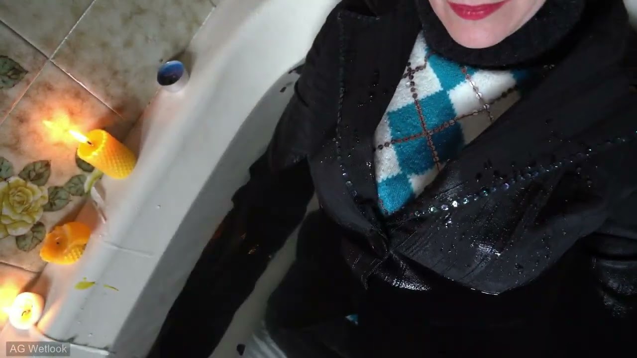 Wetlook - Ambra in bathtub with office clothes