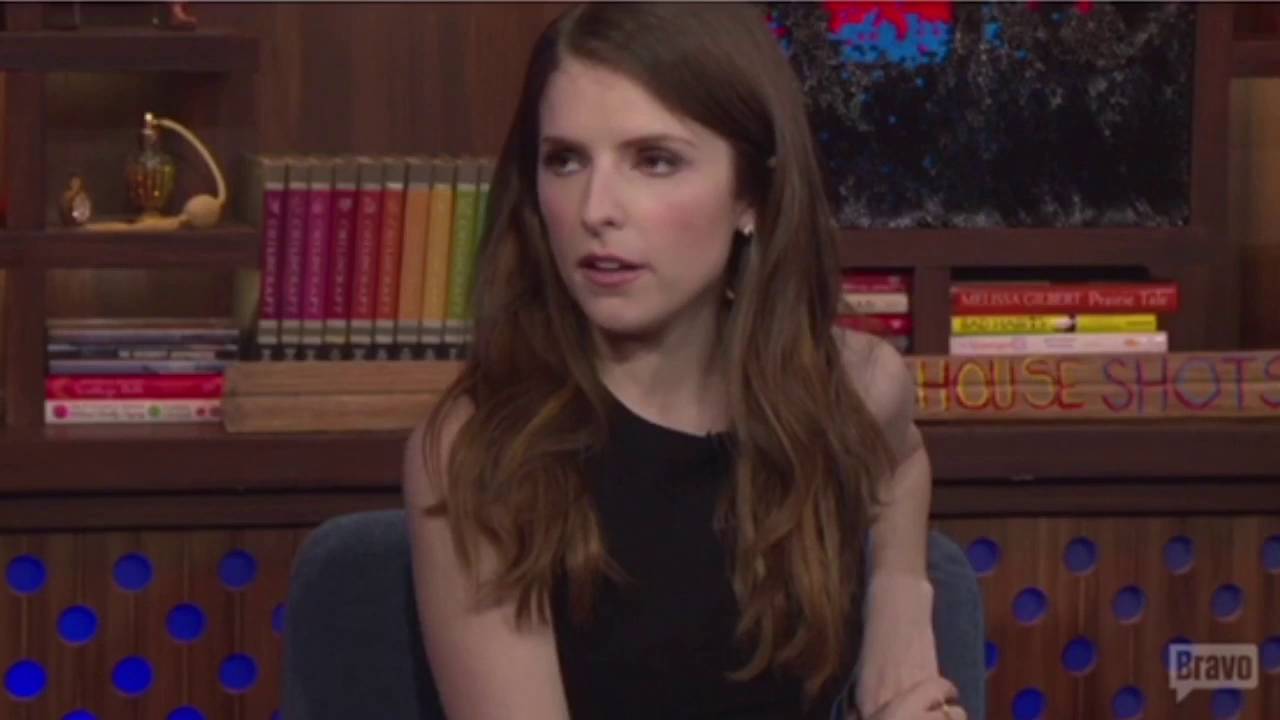Who's a Better Kisser Zac or Jake//Anna Kendrick (WWHL)