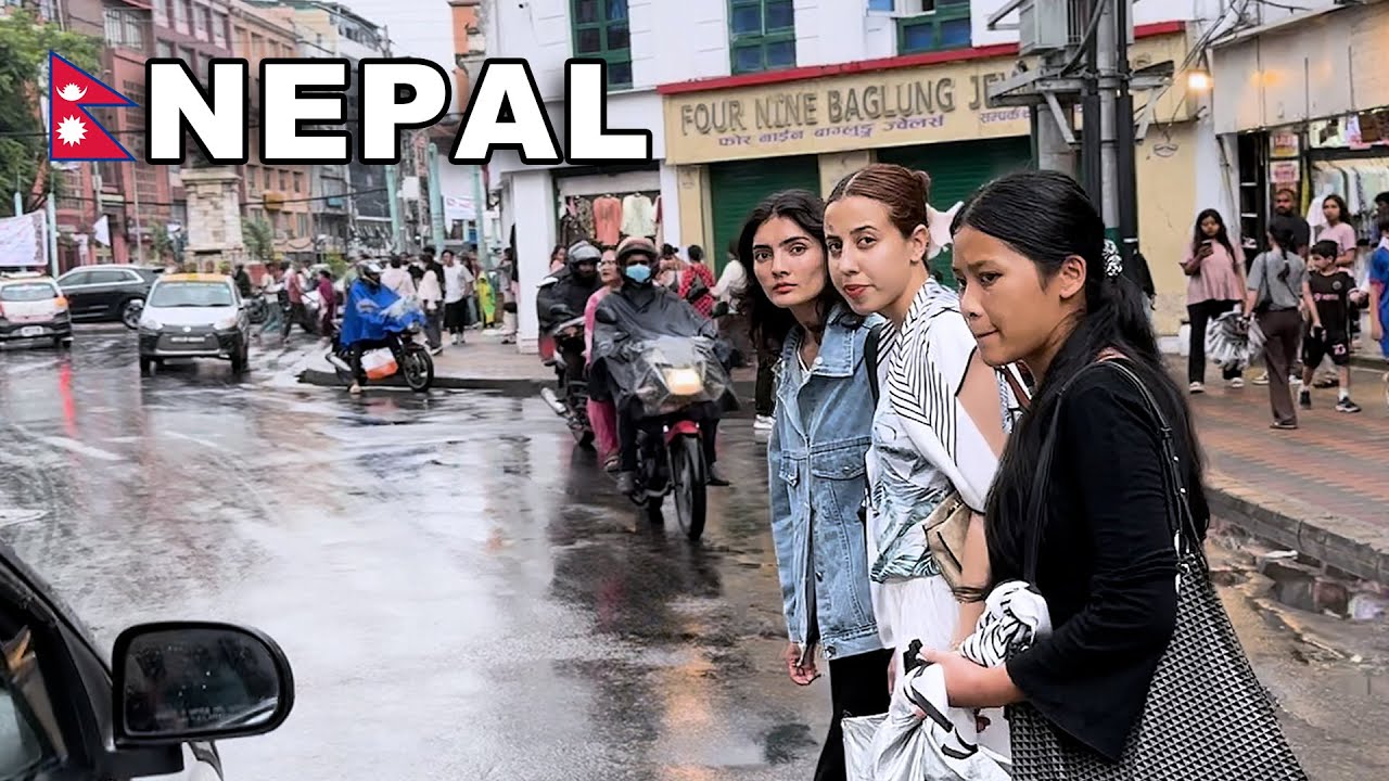 🇳🇵Why all Beautiful Girls Are Single Here?? | Nepal Walking Tour 2025 / Walking in Rain