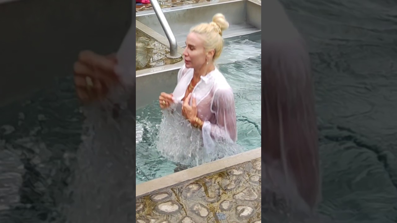 WinSWIM #137 Ice BATH in bikini КРЕЩЕНИЕ del BAUTISMO de BATISMO EPIPHANY #swimming Baptism #pool