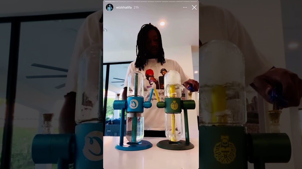 Wiz Khalifa with TWO gravity bong 😲