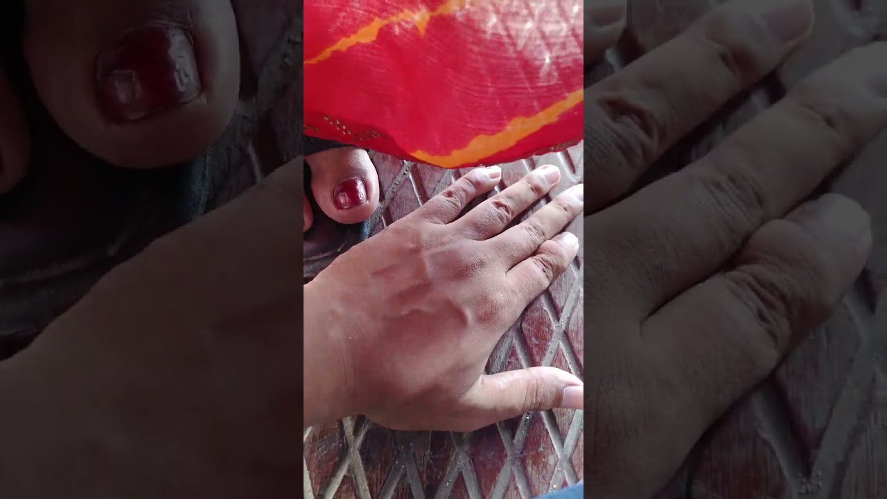 Woman and hand with silver payel anklet 63