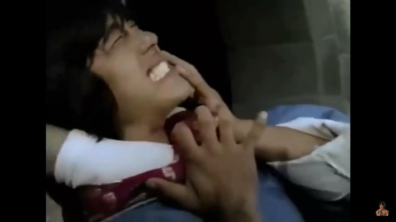 Woman strangles man to death with her feet ( Headscissors kill)