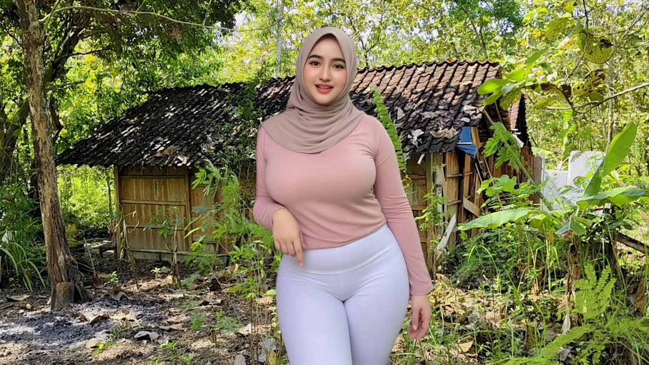 WOW.. JANDA GEMOY CANTIK SENDIRIAN DI TENGAH HUTAN