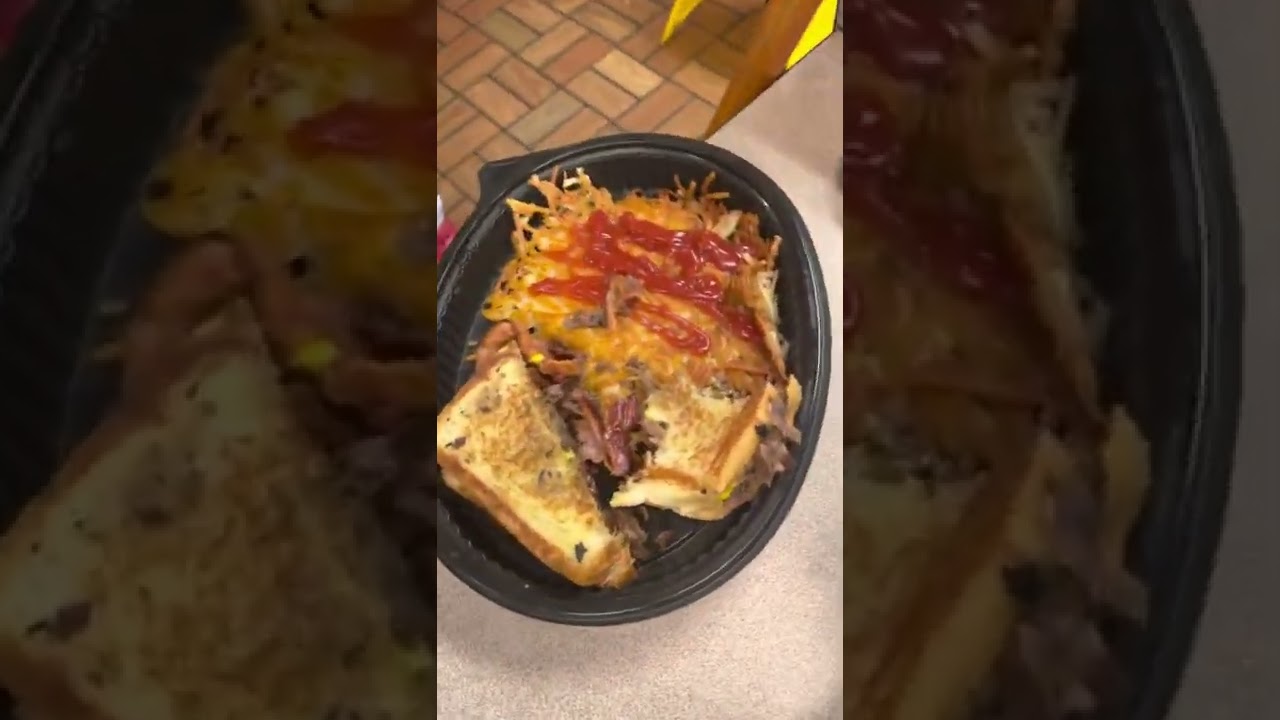 Wow! Man goes off on Waffle House worker for making him the best cheesesteak & tip her $100 doll 😳