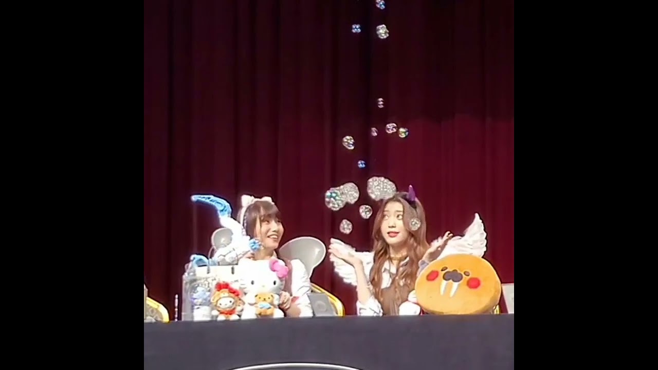 Xiaoeun in fansign 💖 #KEP1ER #Youngeun #Xiaoting