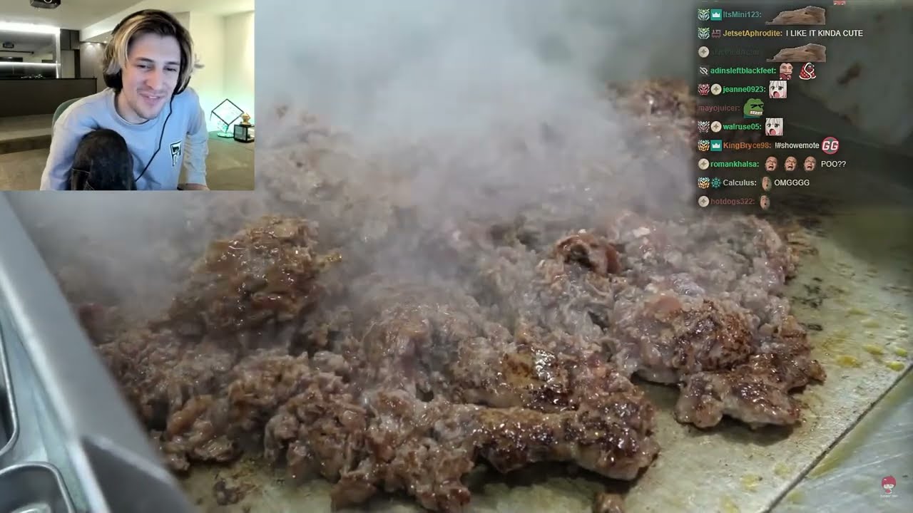 xQc Reacts to Korean Street Food