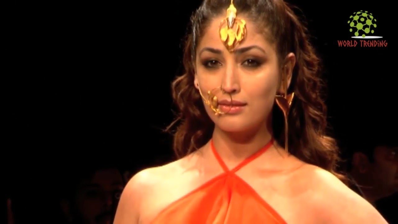 Yami Gautam H0t Ramp Walk In Neck Dress At Iijw 2017