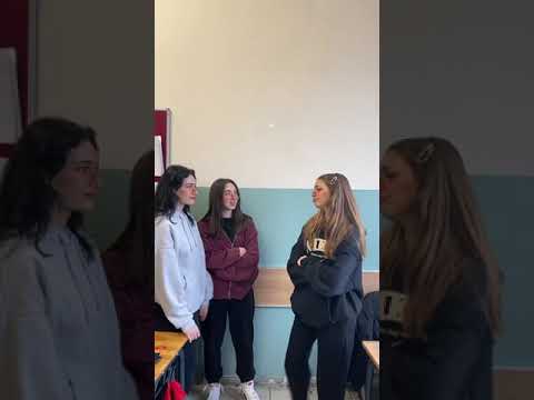 yaşıyorum yaşadığının tam tersi