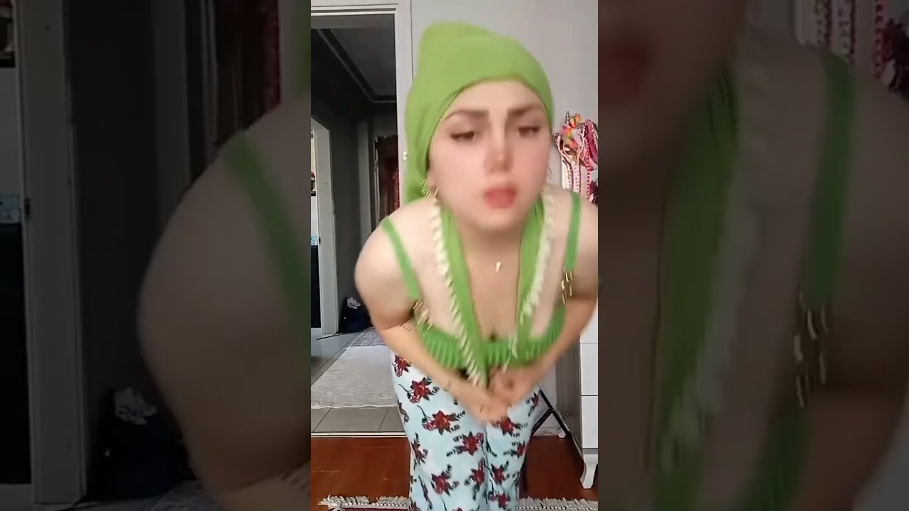 Yeşil türbanlı ev haliyle #türban #hijab #fantezi #temizlik