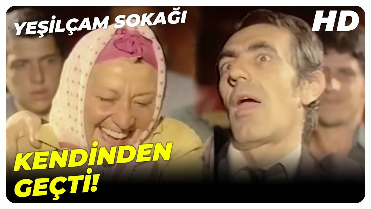 Yeşilçam Sokağı - Kazım, Kaynanasını Açık Seçik Filme Götürüyor! | Aydemir Akbaş Türk Komedi Filmi