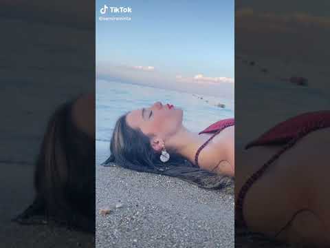 Yeliz Korkmaz Kumsalda Uzanıyor semiraminta Yeni Tiktok Videosu #shorts