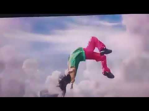 Yeni Magnum Reklamı'na bakın uçan kadın.Bombalarla uçan insanları temsil ediyor.