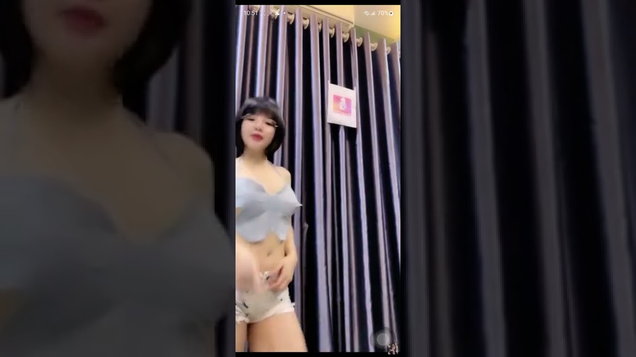 Yến Xôi Mmlive khoe vòng 3 múp rụp 2 múi khế đẹp