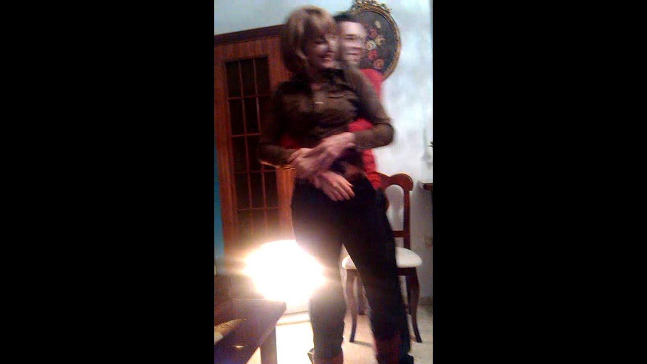 Yo y mi madre bailando wajaa