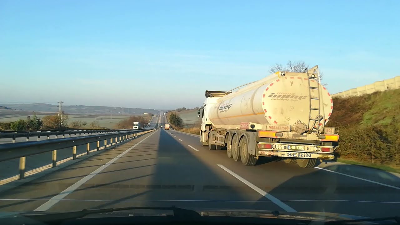 Yollar Akar, Zaman Akar, Sular Akar, Kalbime de Sen Akarsın, Aklımda Bir Tek Sen Varsın... /Yol Klip
