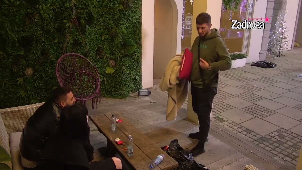 Zadruga 5 - Mihić zatekao Deniz sa Zolom, pa napravio ljubomornu scenu - 30.01.2022.
