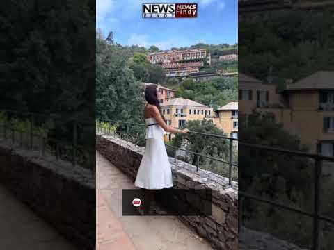 Özge Ulusoy, İtalya'da sade ve cömert giyimiyle poz verdi #özgeulusoy