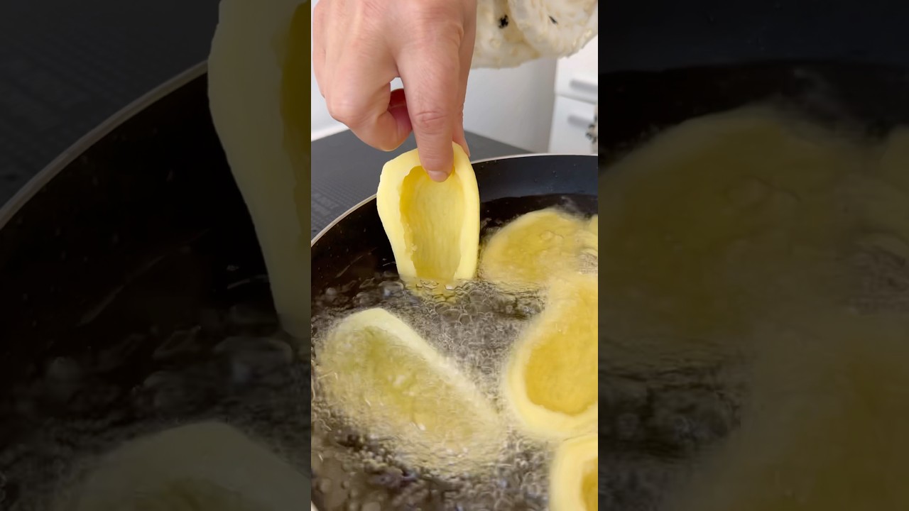 Ziemniaczane łódeczki faszerowane pieczarkami. Składniki…. #frytki #ziemniaki #boczek #fries