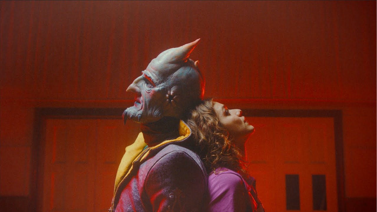 Zoë Fox and the Rocket Clocks - Flirting With Aliens (Official Music Video)