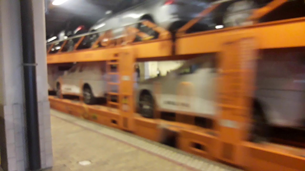 Zug fährt durch. Train en passage. Doorgaande trein in/à Namur/Namen.